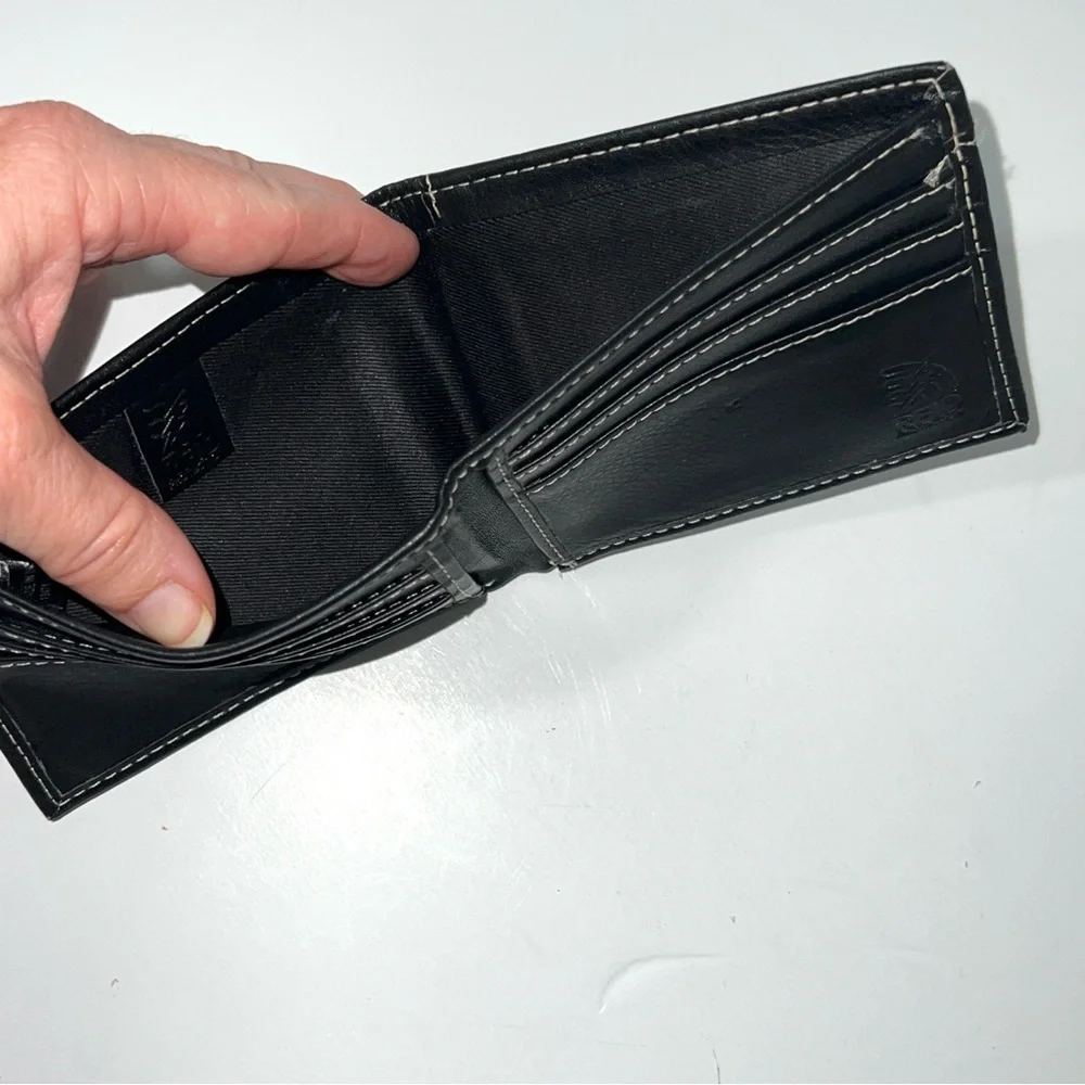 Steve Madden Minimal Black Leather Bi-Fold Mans Wallet